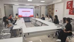 伟德国际1949在“一站式”学生社区  召开少数民族学生座谈会